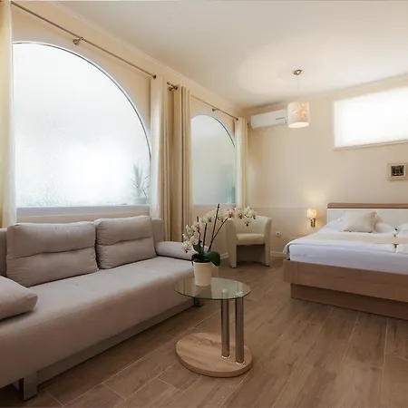 Arany Apartment *